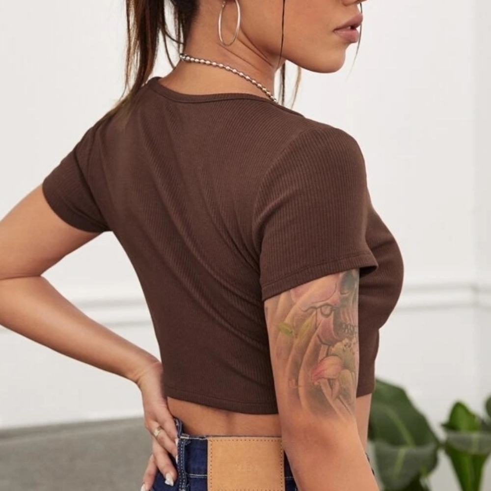 Brown Button Front Ribbed Crop Tee - Picture 4 of 7
